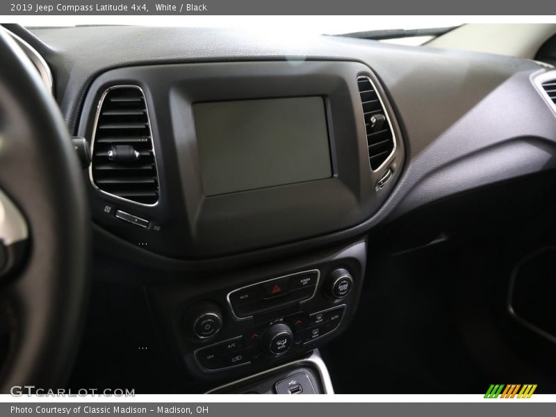 White / Black 2019 Jeep Compass Latitude 4x4