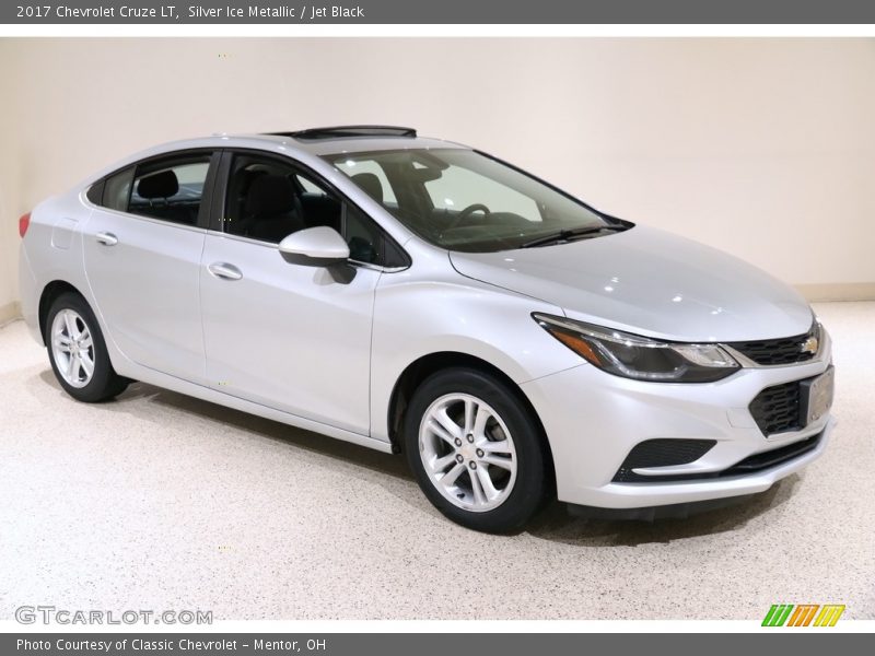 Silver Ice Metallic / Jet Black 2017 Chevrolet Cruze LT
