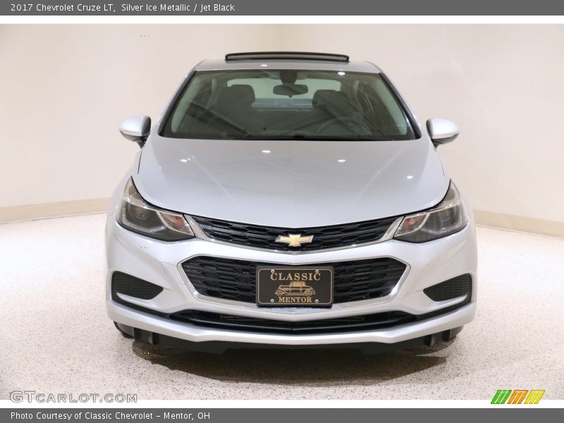 Silver Ice Metallic / Jet Black 2017 Chevrolet Cruze LT