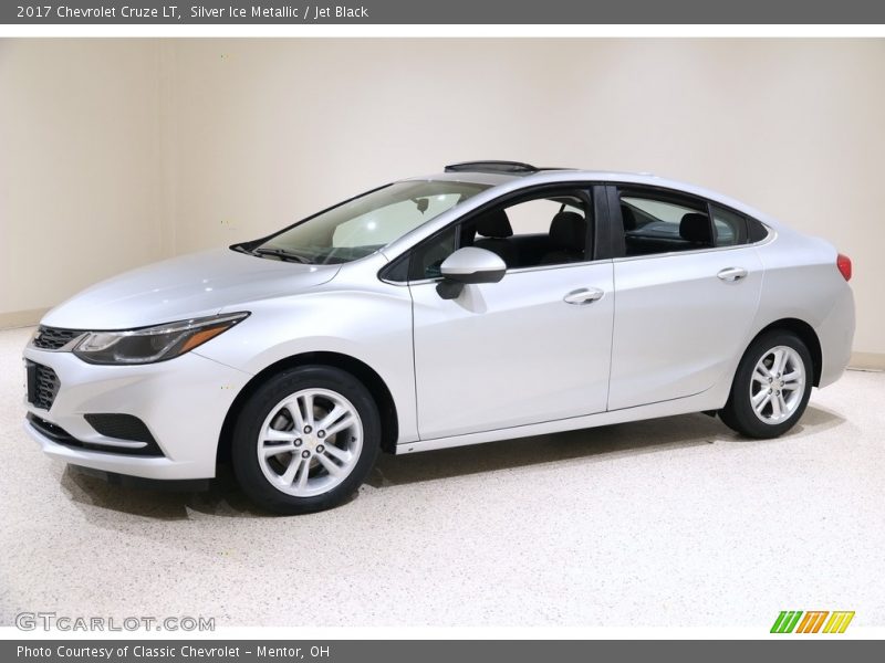 Silver Ice Metallic / Jet Black 2017 Chevrolet Cruze LT