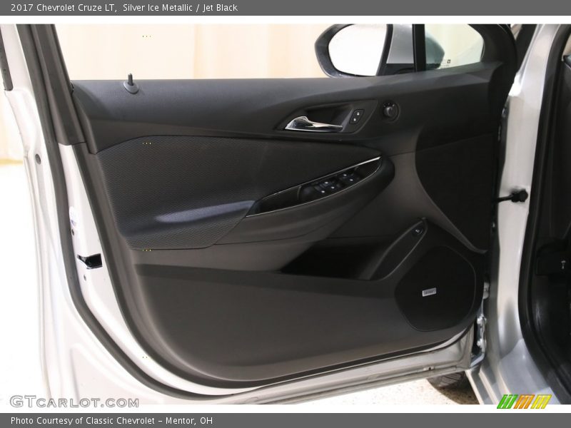 Silver Ice Metallic / Jet Black 2017 Chevrolet Cruze LT