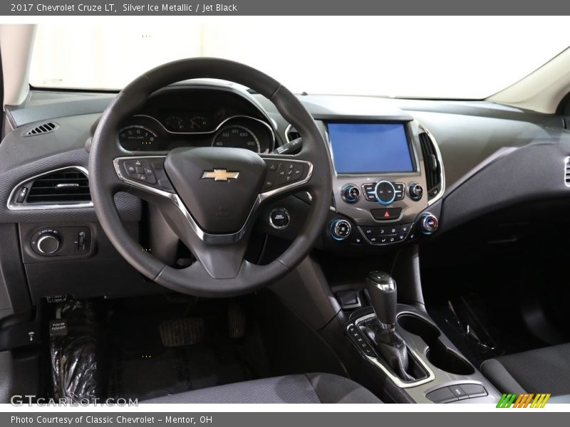 Silver Ice Metallic / Jet Black 2017 Chevrolet Cruze LT