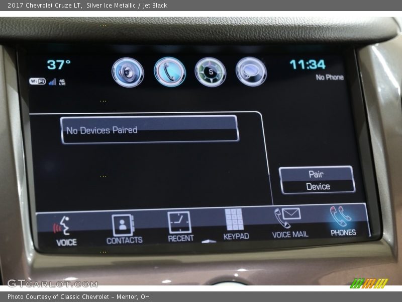 Silver Ice Metallic / Jet Black 2017 Chevrolet Cruze LT