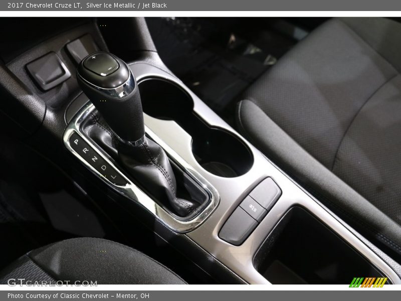 Silver Ice Metallic / Jet Black 2017 Chevrolet Cruze LT