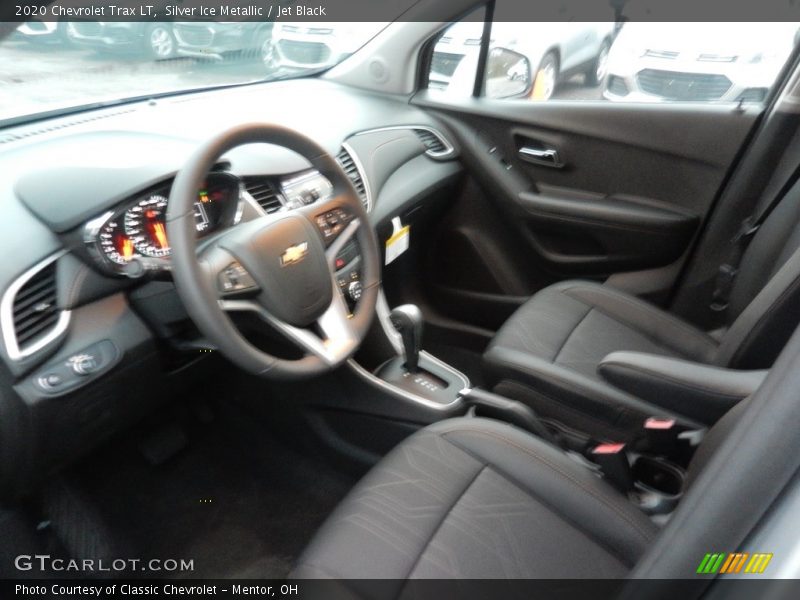 Silver Ice Metallic / Jet Black 2020 Chevrolet Trax LT