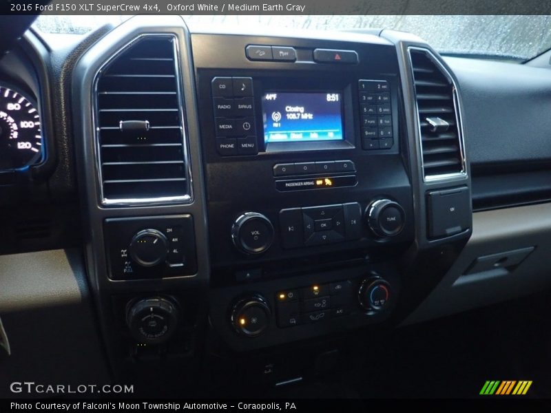 Oxford White / Medium Earth Gray 2016 Ford F150 XLT SuperCrew 4x4