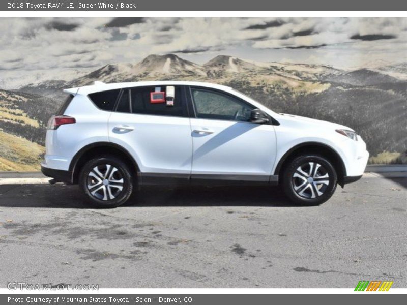 Super White / Black 2018 Toyota RAV4 LE