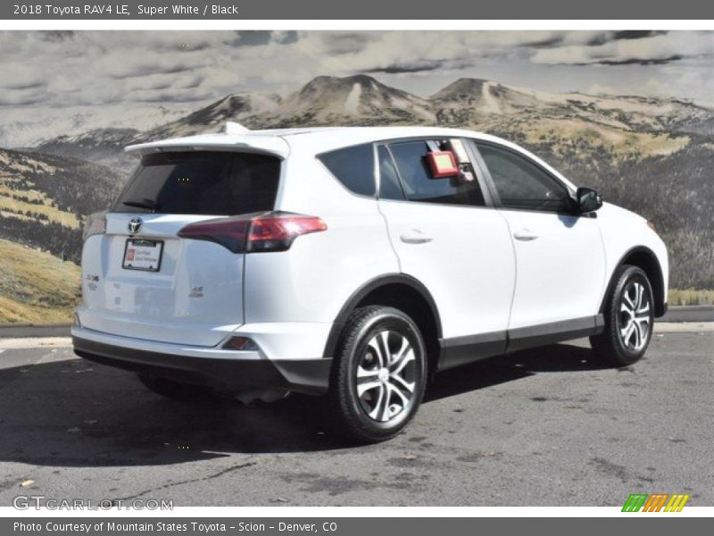 Super White / Black 2018 Toyota RAV4 LE