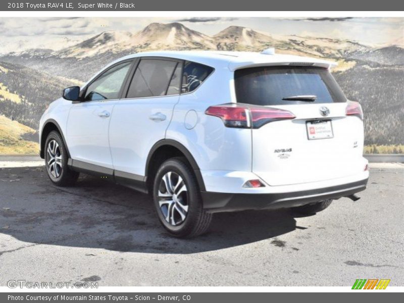 Super White / Black 2018 Toyota RAV4 LE