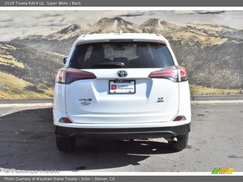 Super White / Black 2018 Toyota RAV4 LE