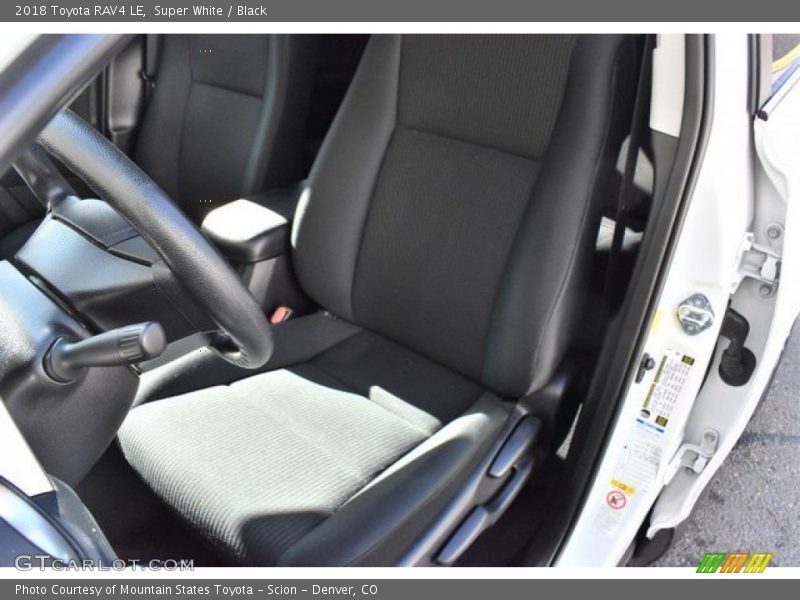 Super White / Black 2018 Toyota RAV4 LE