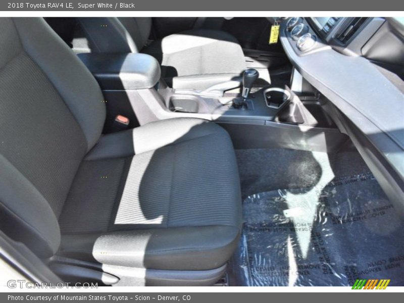 Super White / Black 2018 Toyota RAV4 LE
