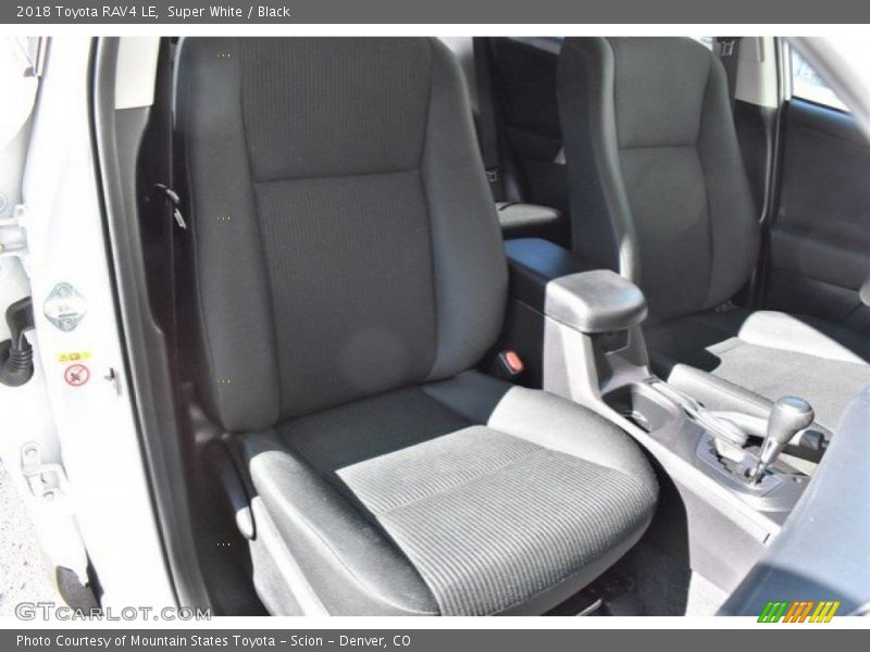 Super White / Black 2018 Toyota RAV4 LE