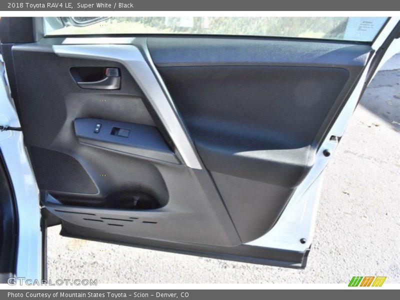 Super White / Black 2018 Toyota RAV4 LE