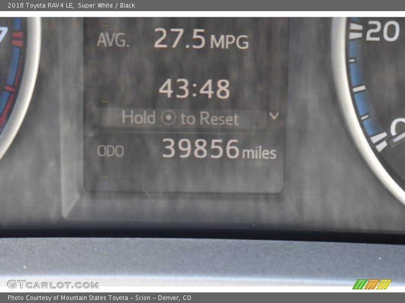 Super White / Black 2018 Toyota RAV4 LE