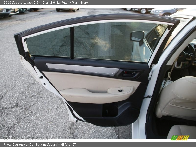 Crystal White Pearl / Warm Ivory 2016 Subaru Legacy 2.5i