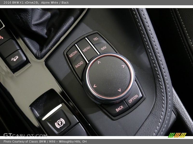 Alpine White / Black 2016 BMW X1 xDrive28i