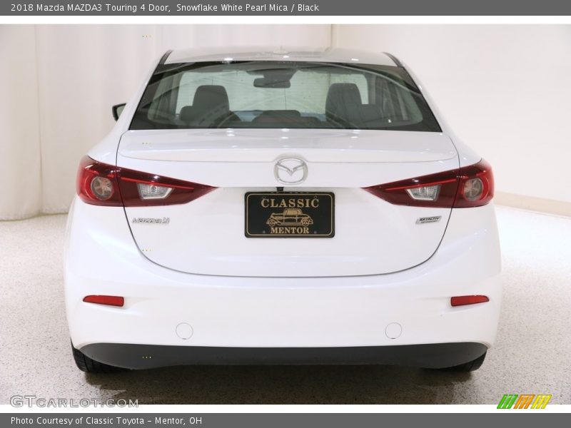 Snowflake White Pearl Mica / Black 2018 Mazda MAZDA3 Touring 4 Door