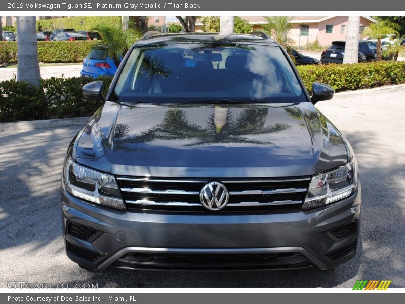 Platinum Gray Metallic / Titan Black 2019 Volkswagen Tiguan SE