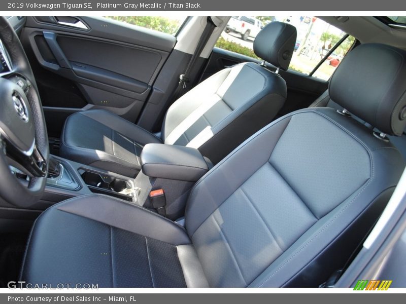 Platinum Gray Metallic / Titan Black 2019 Volkswagen Tiguan SE