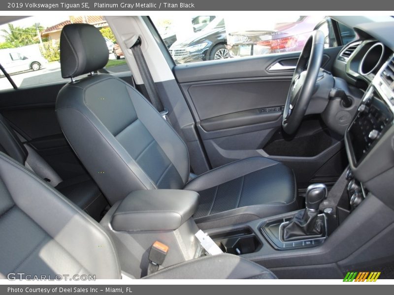 Platinum Gray Metallic / Titan Black 2019 Volkswagen Tiguan SE