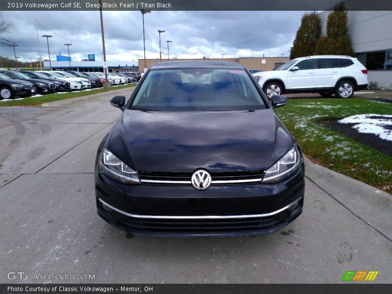 Deep Black Pearl / Titan Black 2019 Volkswagen Golf SE