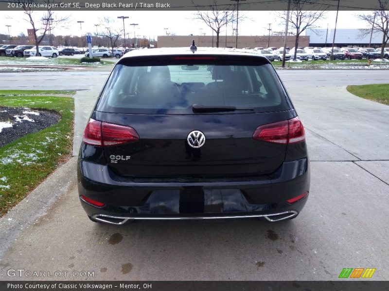 Deep Black Pearl / Titan Black 2019 Volkswagen Golf SE