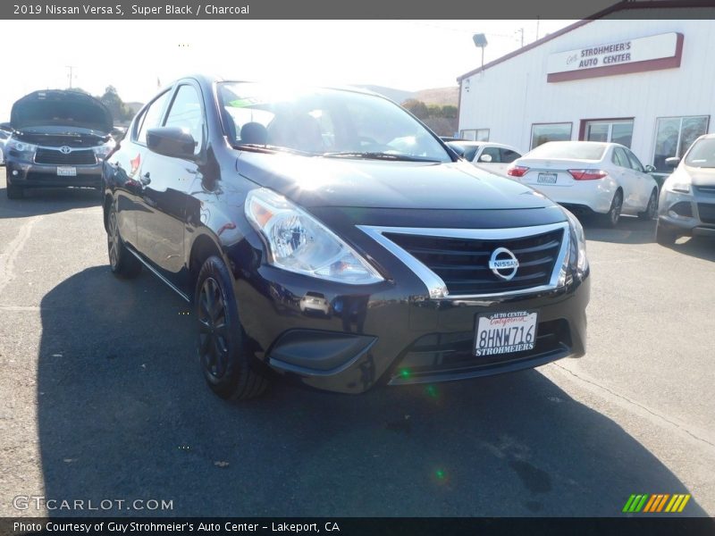 Super Black / Charcoal 2019 Nissan Versa S