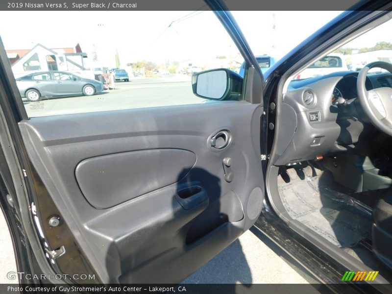 Super Black / Charcoal 2019 Nissan Versa S