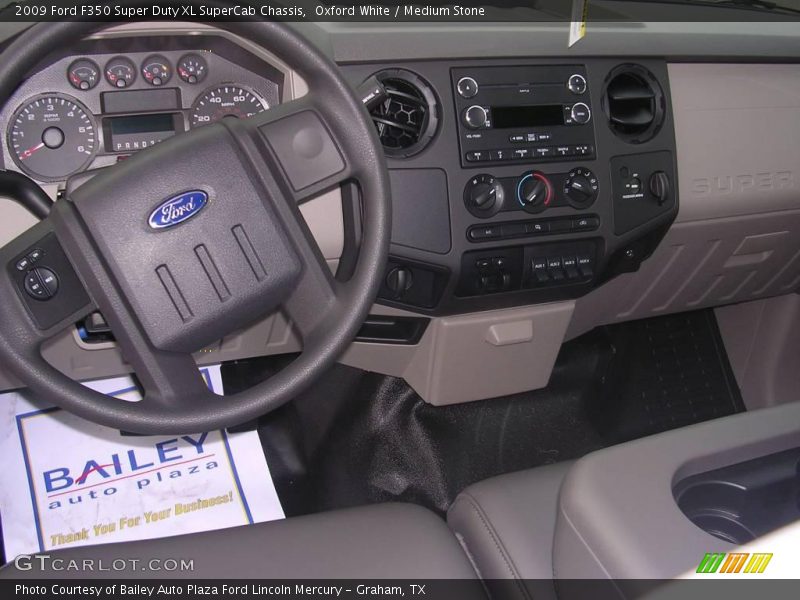 Oxford White / Medium Stone 2009 Ford F350 Super Duty XL SuperCab Chassis