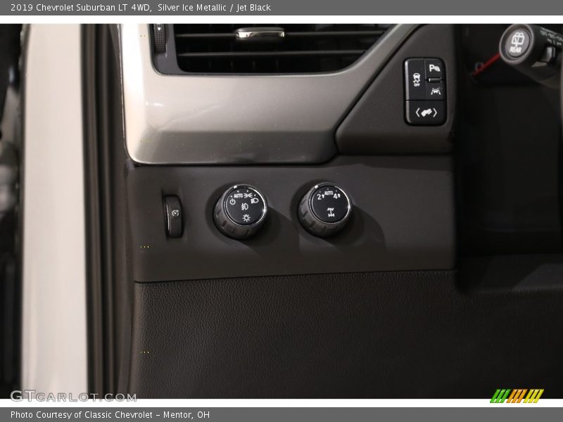 Silver Ice Metallic / Jet Black 2019 Chevrolet Suburban LT 4WD