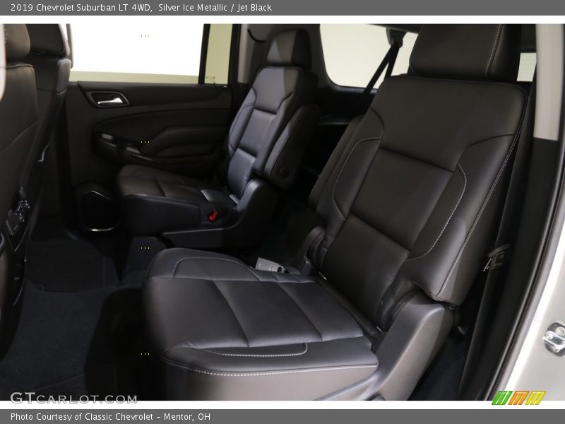 Silver Ice Metallic / Jet Black 2019 Chevrolet Suburban LT 4WD