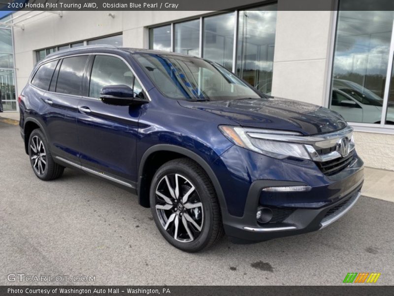 Front 3/4 View of 2020 Pilot Touring AWD