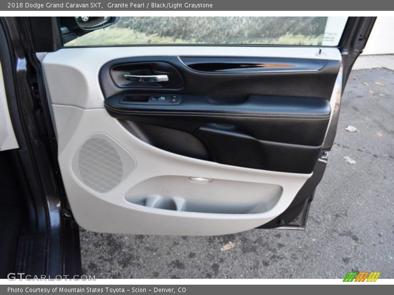 Granite Pearl / Black/Light Graystone 2018 Dodge Grand Caravan SXT