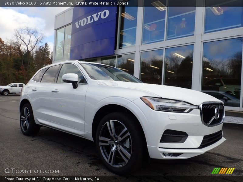 Front 3/4 View of 2020 XC60 T6 AWD Momentum