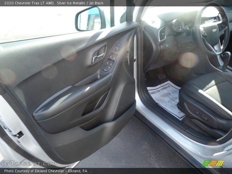 Silver Ice Metallic / Jet Black 2020 Chevrolet Trax LT AWD