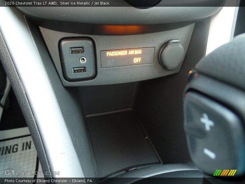 Silver Ice Metallic / Jet Black 2020 Chevrolet Trax LT AWD