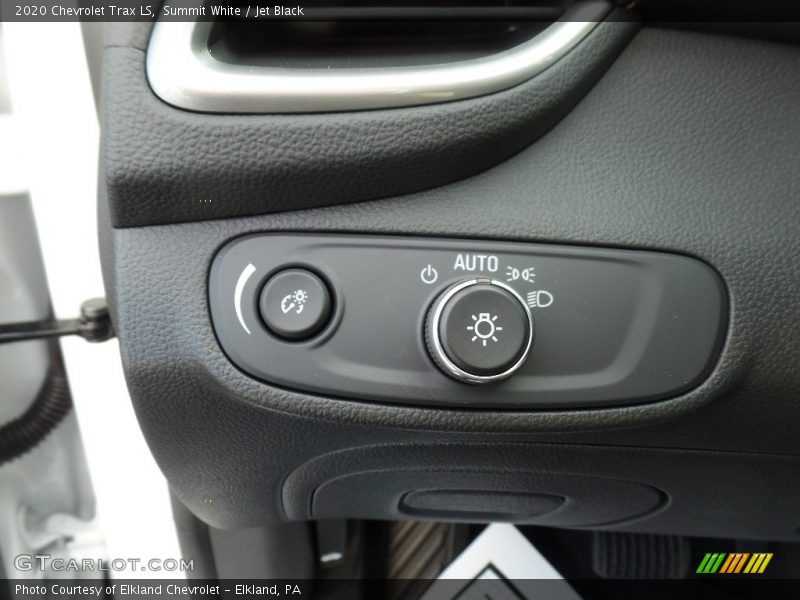 Summit White / Jet Black 2020 Chevrolet Trax LS