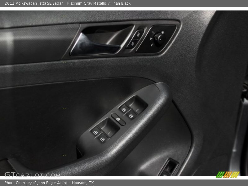 Platinum Gray Metallic / Titan Black 2012 Volkswagen Jetta SE Sedan