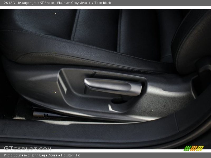 Platinum Gray Metallic / Titan Black 2012 Volkswagen Jetta SE Sedan