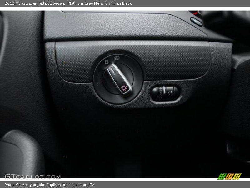 Platinum Gray Metallic / Titan Black 2012 Volkswagen Jetta SE Sedan