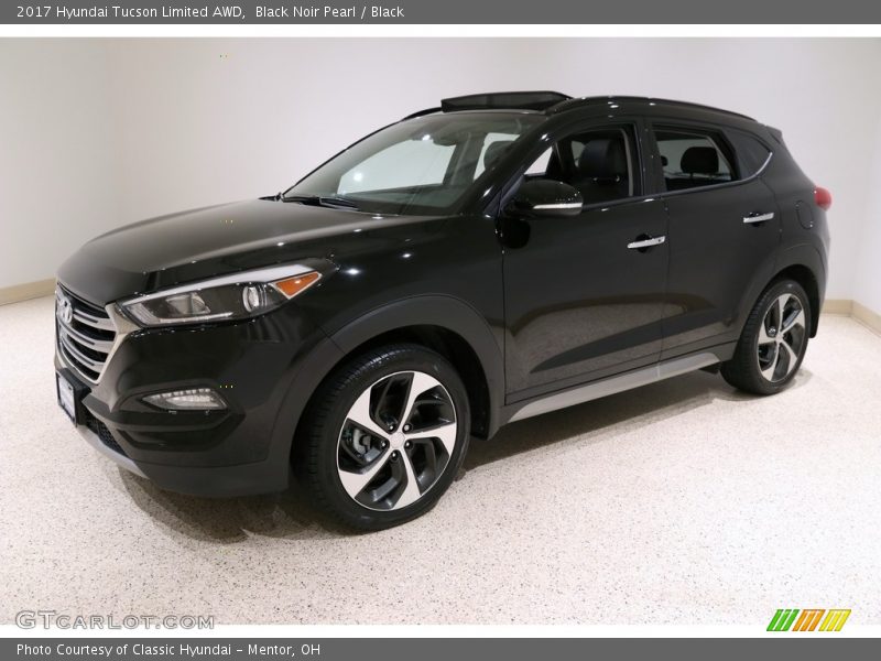 Black Noir Pearl / Black 2017 Hyundai Tucson Limited AWD