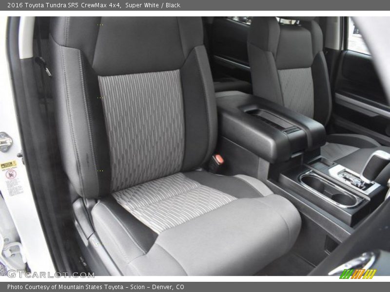 Super White / Black 2016 Toyota Tundra SR5 CrewMax 4x4