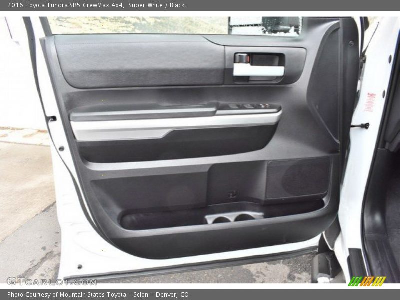 Super White / Black 2016 Toyota Tundra SR5 CrewMax 4x4