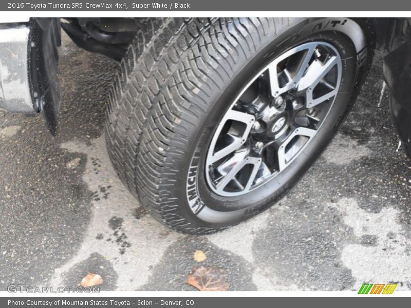 Super White / Black 2016 Toyota Tundra SR5 CrewMax 4x4