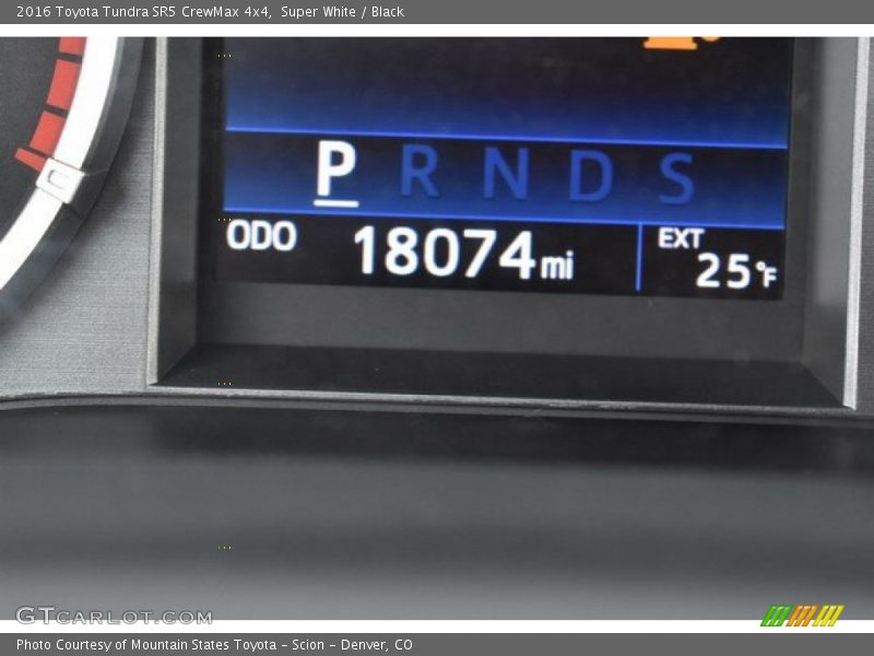 Super White / Black 2016 Toyota Tundra SR5 CrewMax 4x4