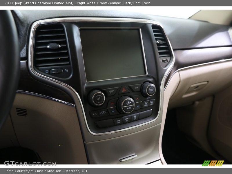 Bright White / New Zealand Black/Light Frost 2014 Jeep Grand Cherokee Limited 4x4