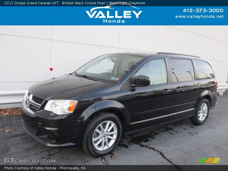 Brilliant Black Crystal Pearl / Black/Light Graystone 2013 Dodge Grand Caravan SXT
