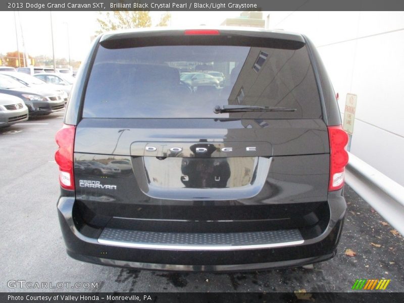 Brilliant Black Crystal Pearl / Black/Light Graystone 2013 Dodge Grand Caravan SXT