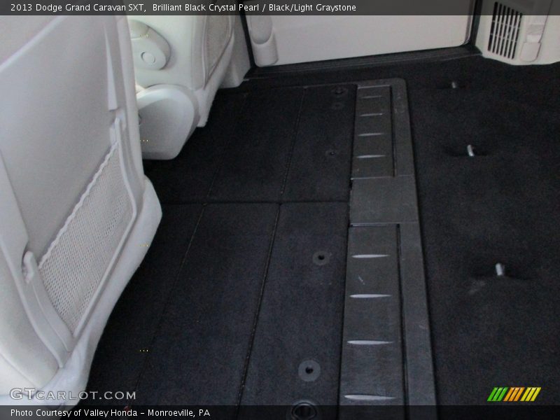 Brilliant Black Crystal Pearl / Black/Light Graystone 2013 Dodge Grand Caravan SXT